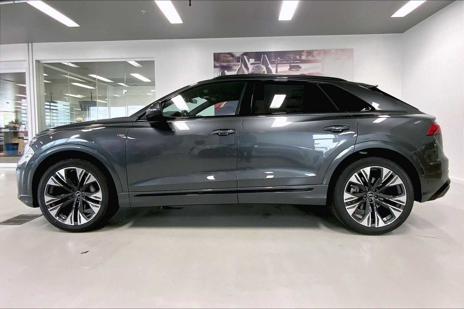 Thumbnail: 2026 Audi Q8 - 3