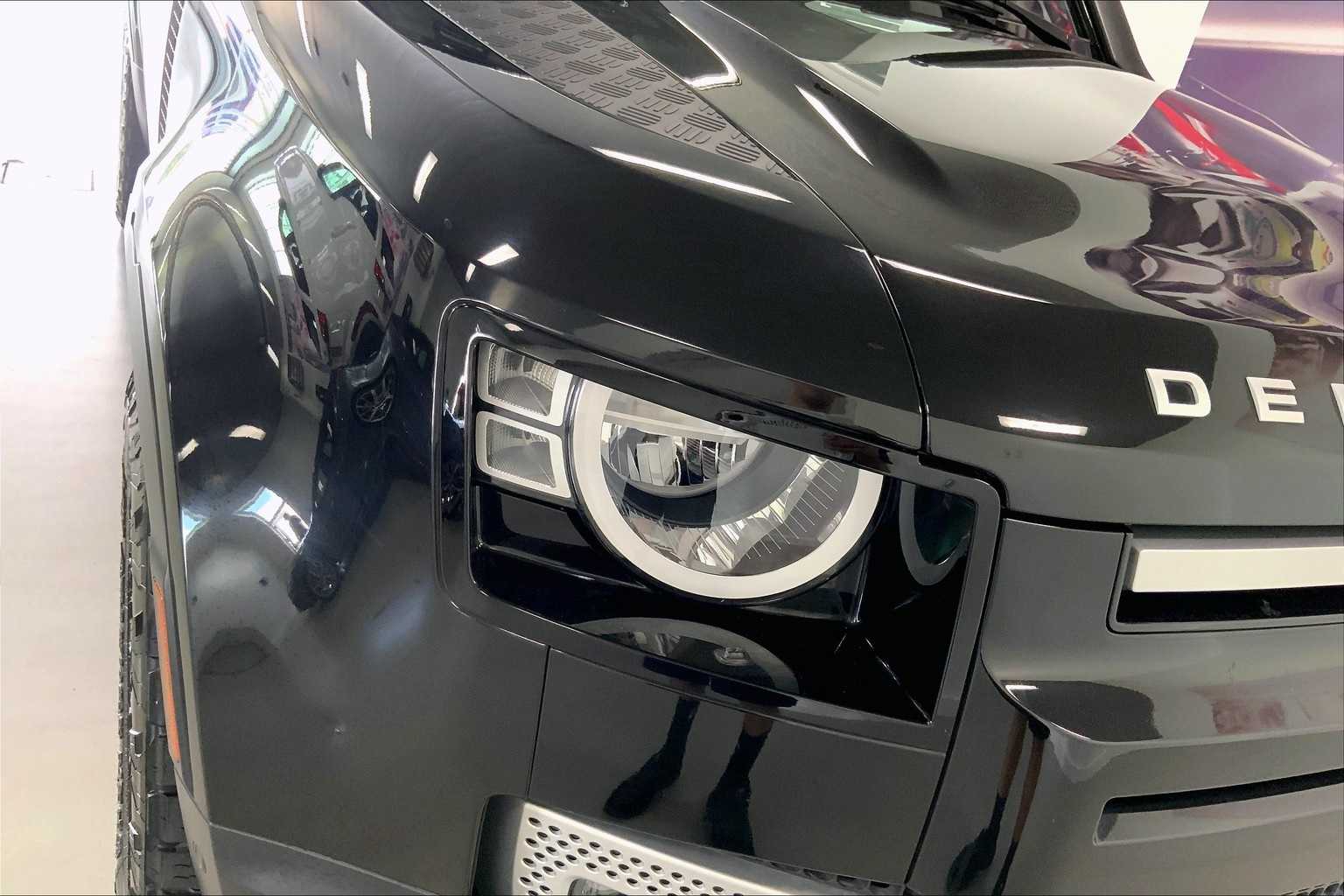 Thumbnail: 2022 Land Rover Defender - 26