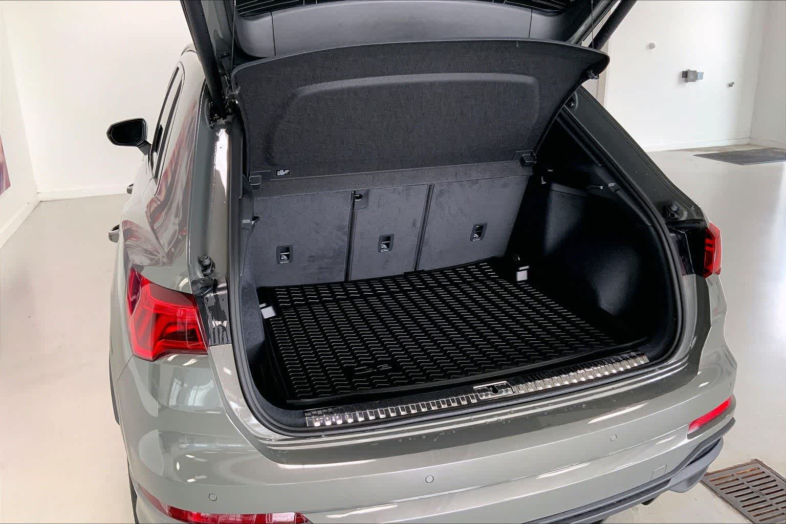 Thumbnail: 2025 Audi Q3 - 19