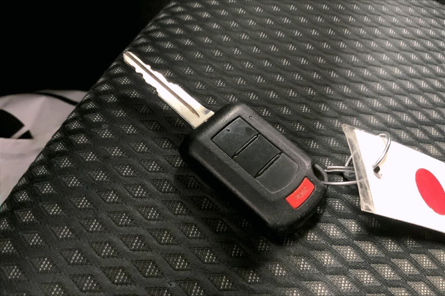 Thumbnail: 2020 Mitsubishi Outlander - 17