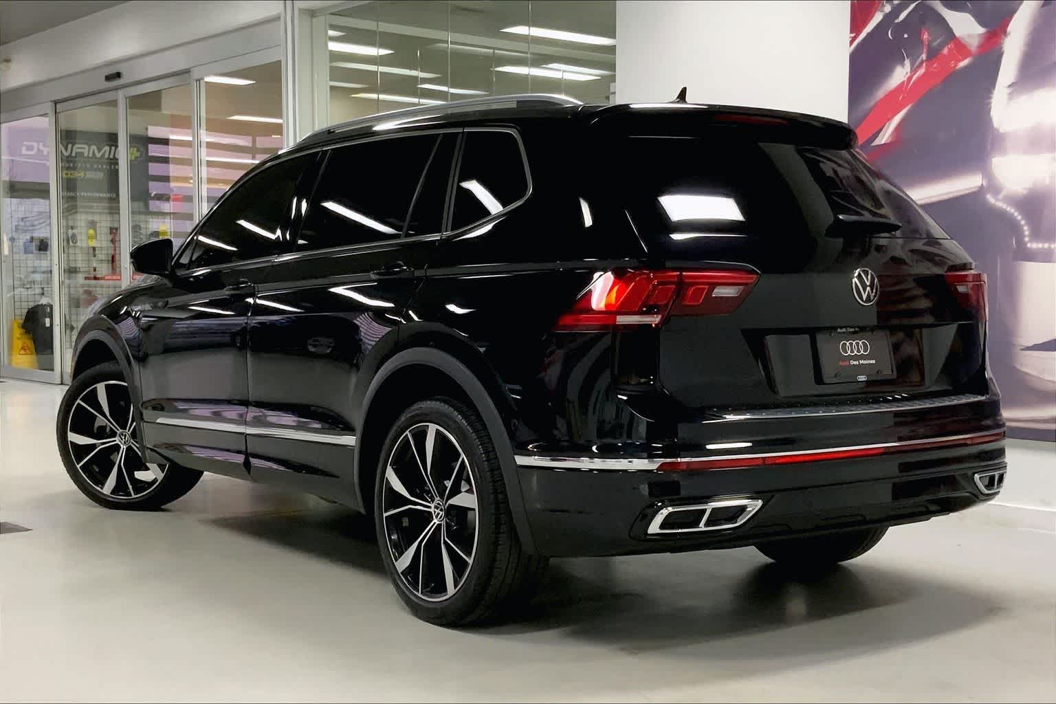 Thumbnail: 2023 Volkswagen Tiguan - 4