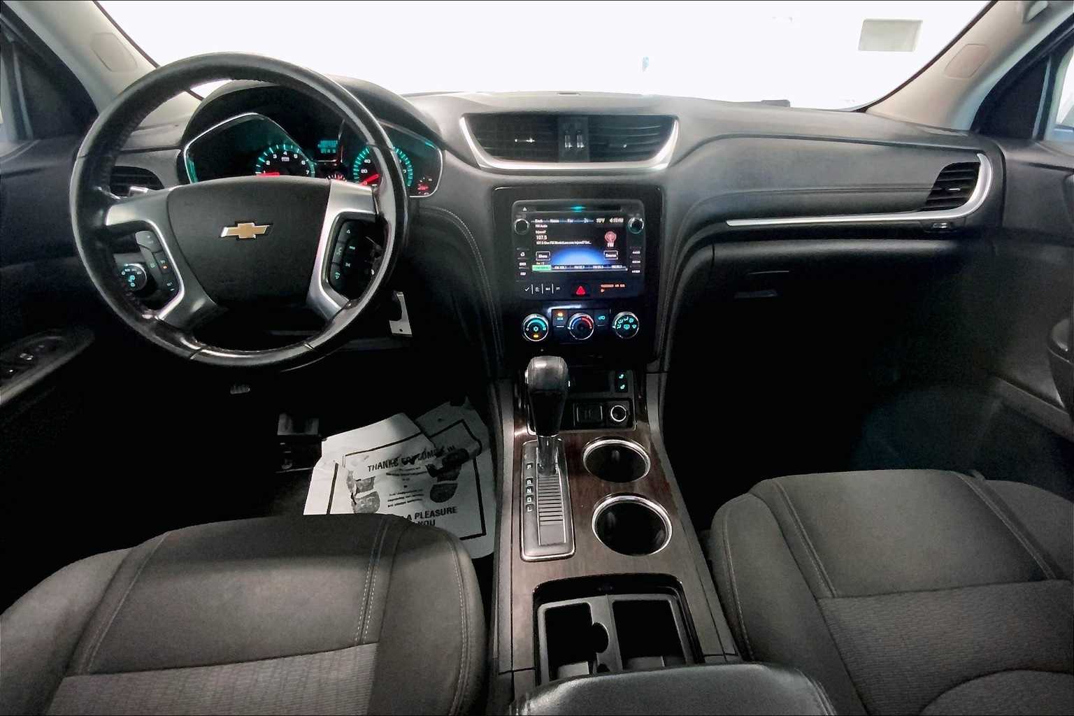 Thumbnail: 2017 Chevrolet Traverse - 9