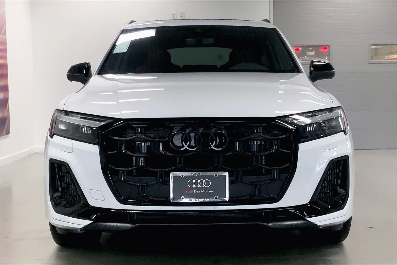 Thumbnail: 2026 Audi SQ7 - 6