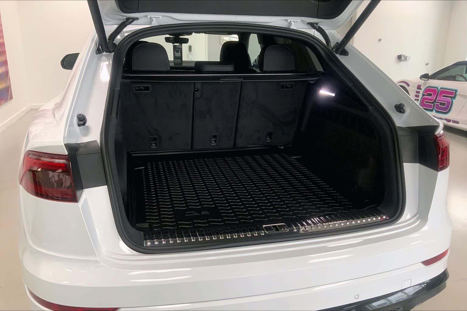 Thumbnail: 2026 Audi Q8 - 19