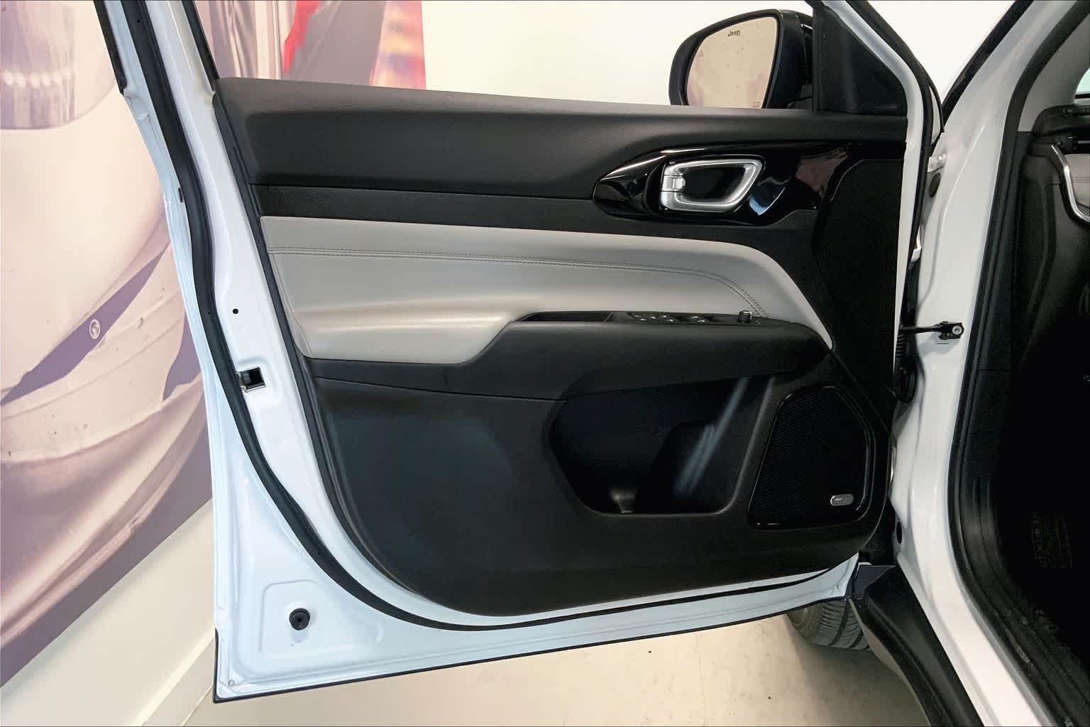 Thumbnail: 2022 Jeep Compass - 24