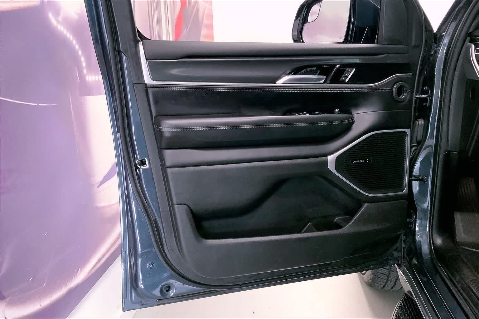 Thumbnail: 2022 Jeep Wagoneer - 24