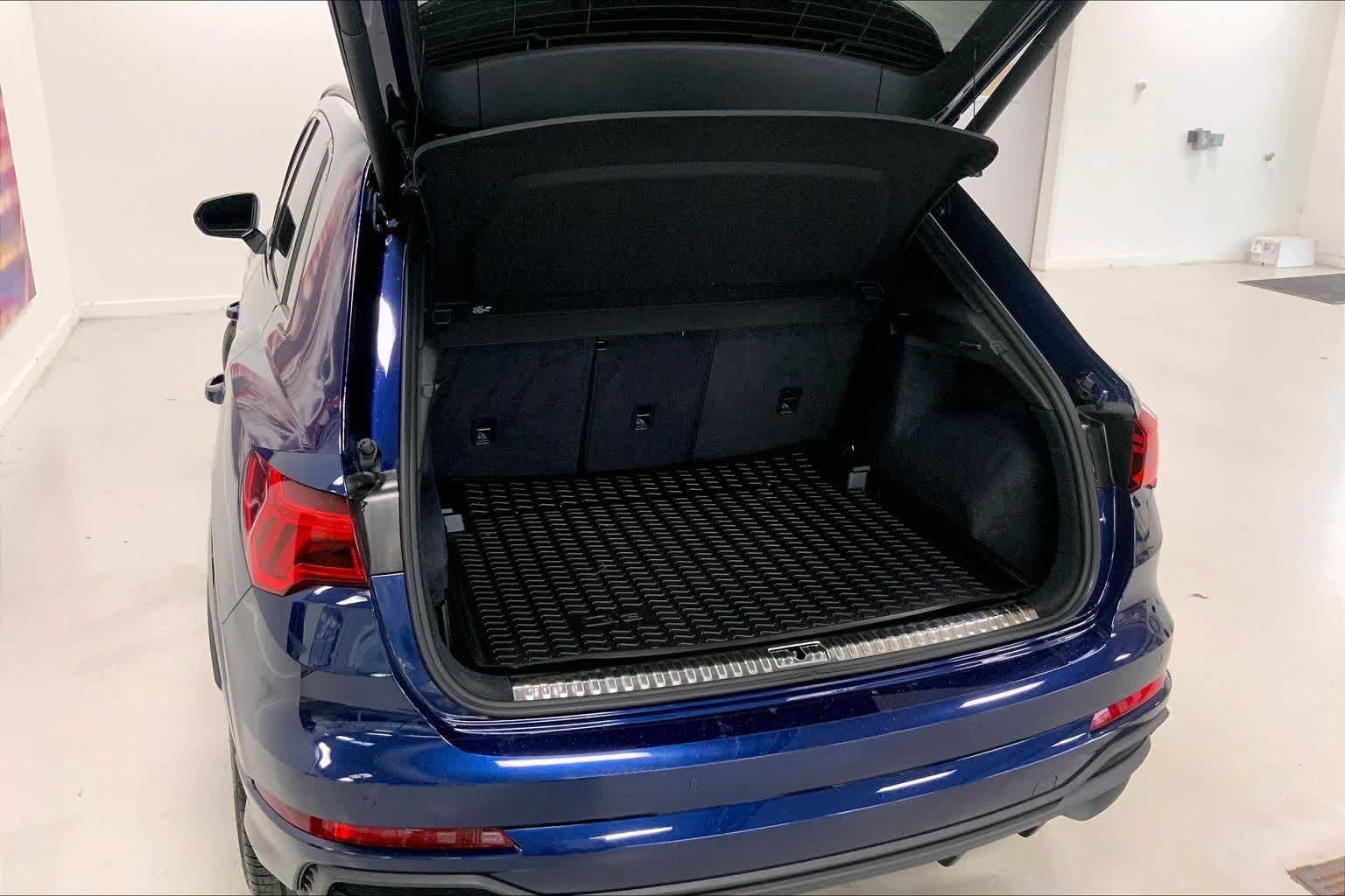 Thumbnail: 2025 Audi Q3 - 16