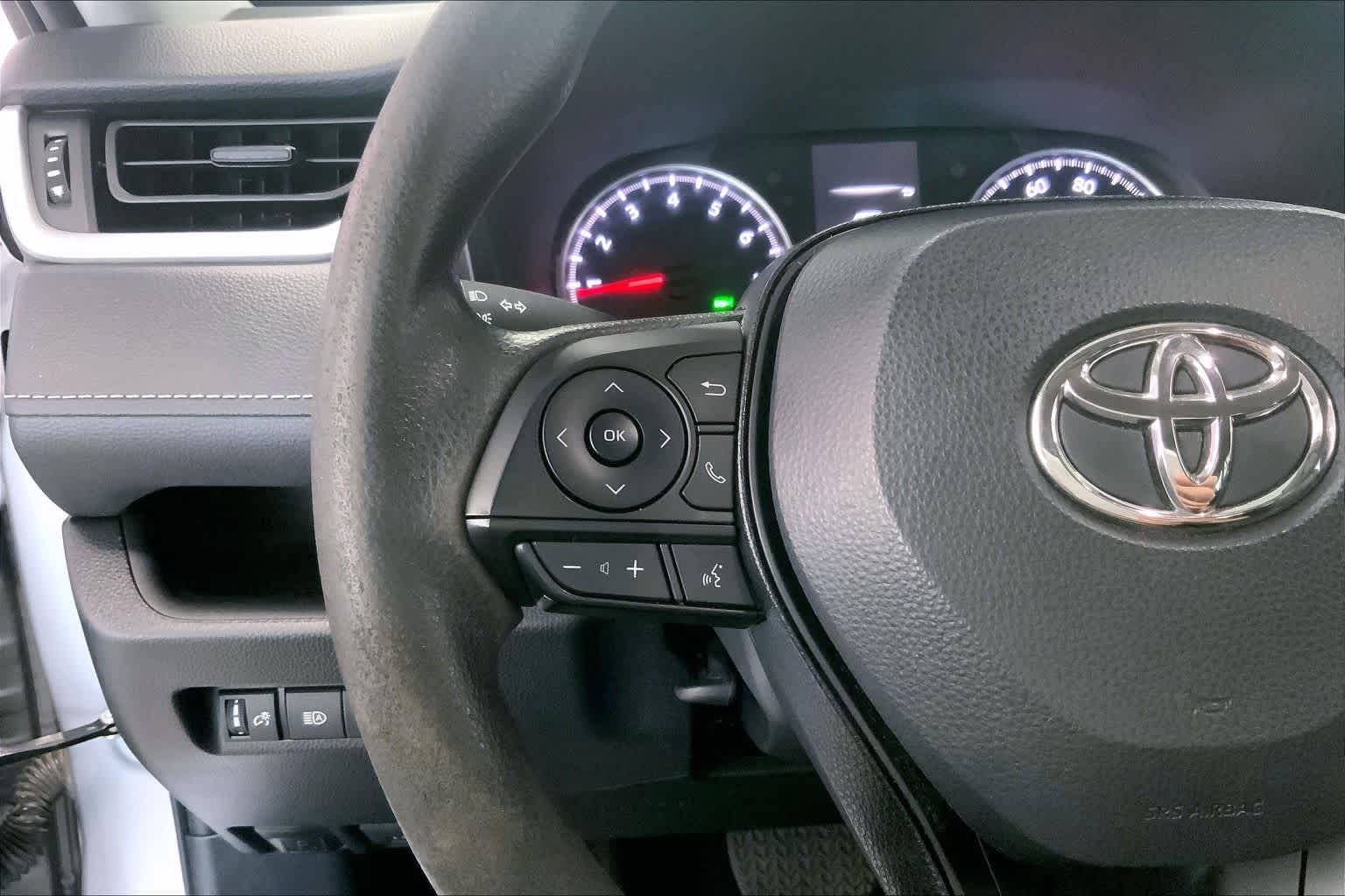 Thumbnail: 2022 Toyota RAV4 - 22