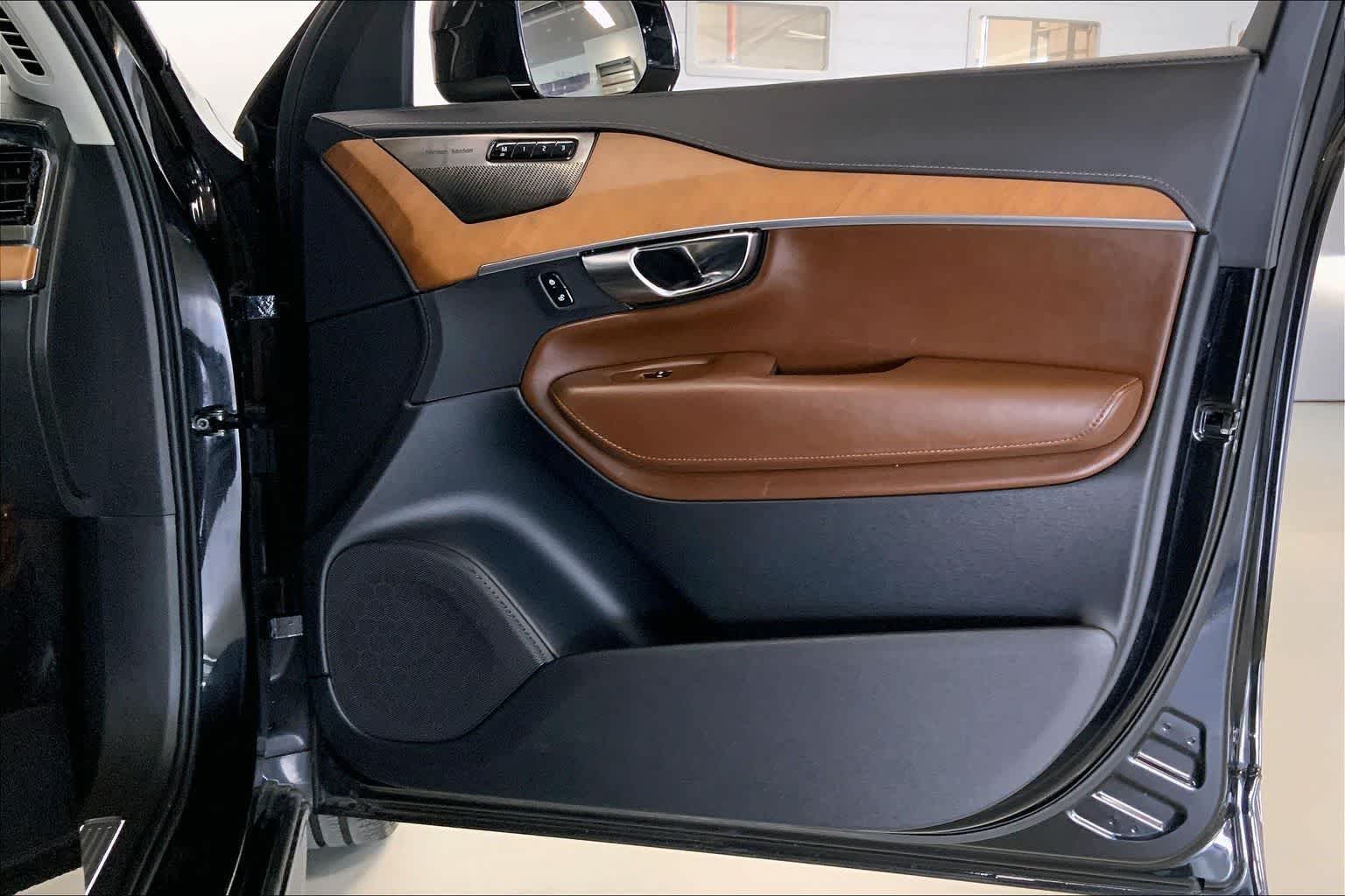 Thumbnail: 2019 Volvo XC90 - 25