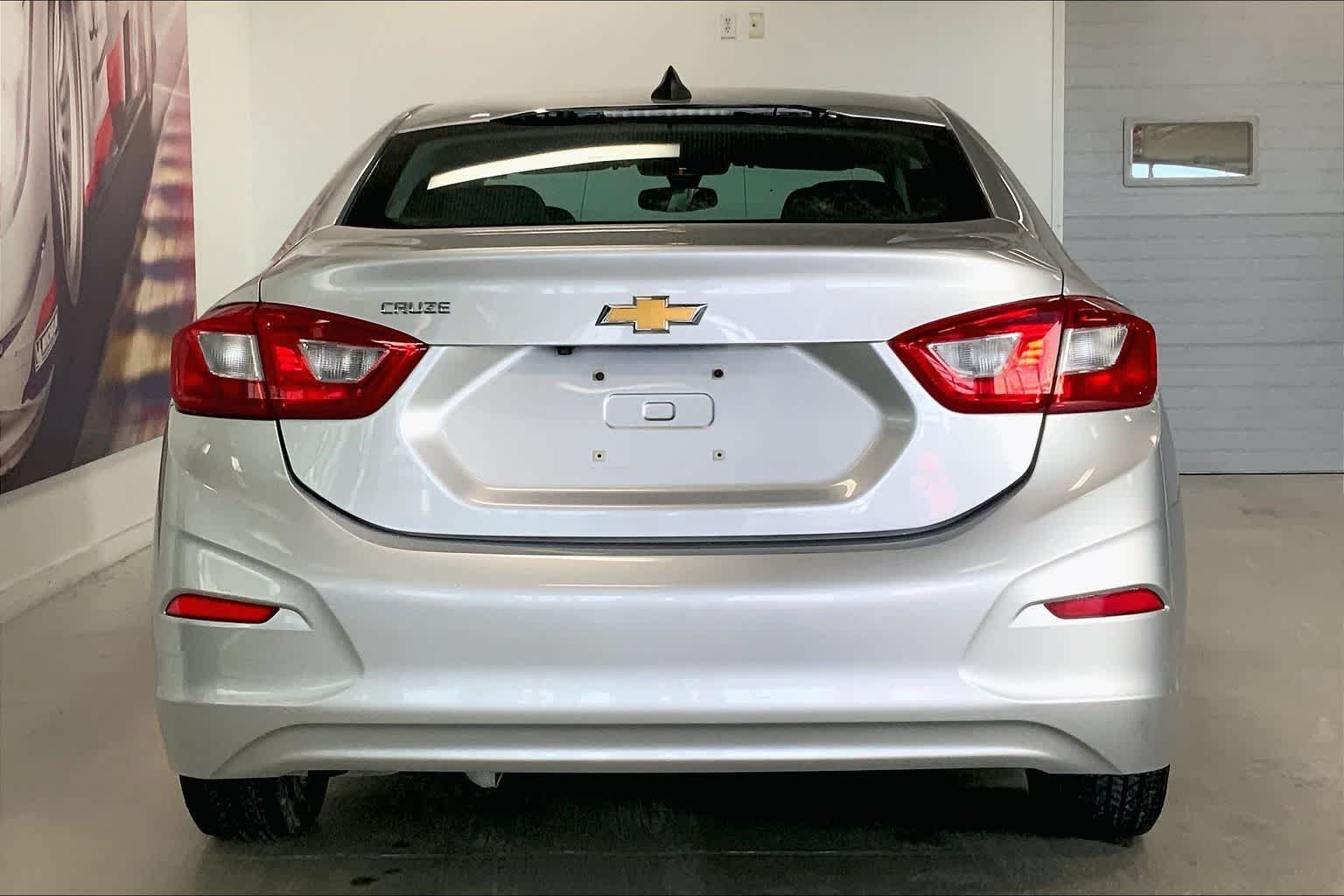 Thumbnail: 2017 Chevrolet Cruze - 5