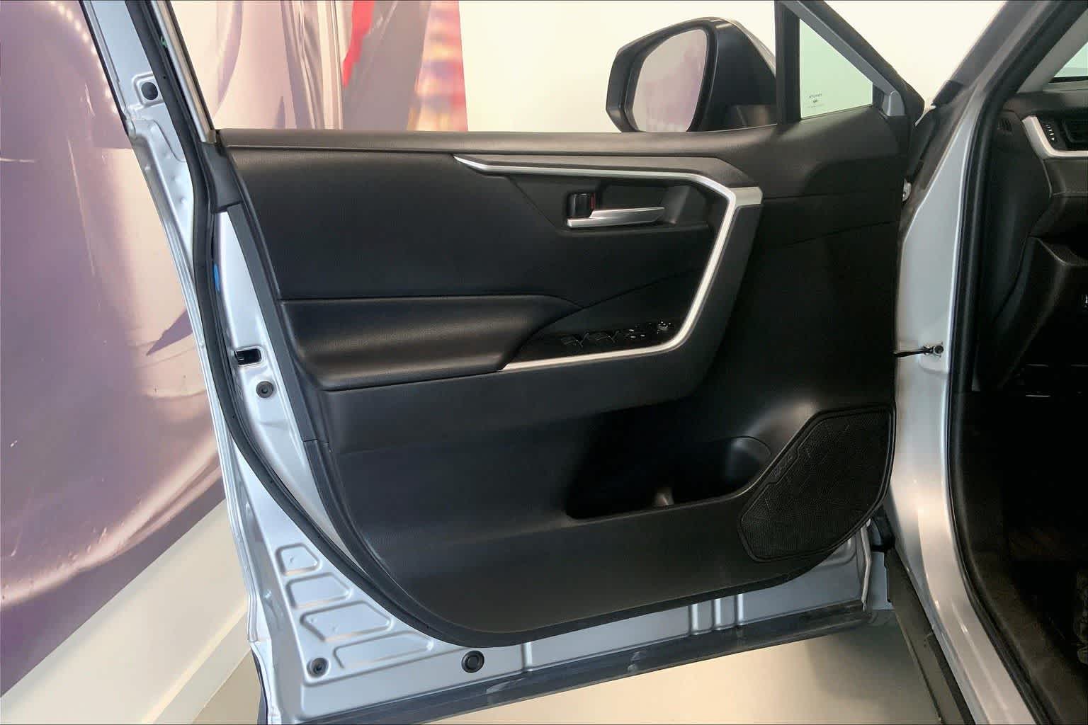 Thumbnail: 2022 Toyota RAV4 - 25