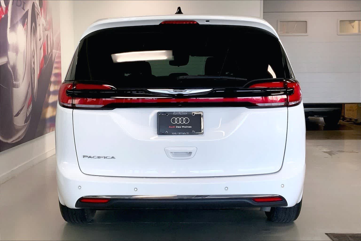 Thumbnail: 2024 Chrysler Pacifica - 5