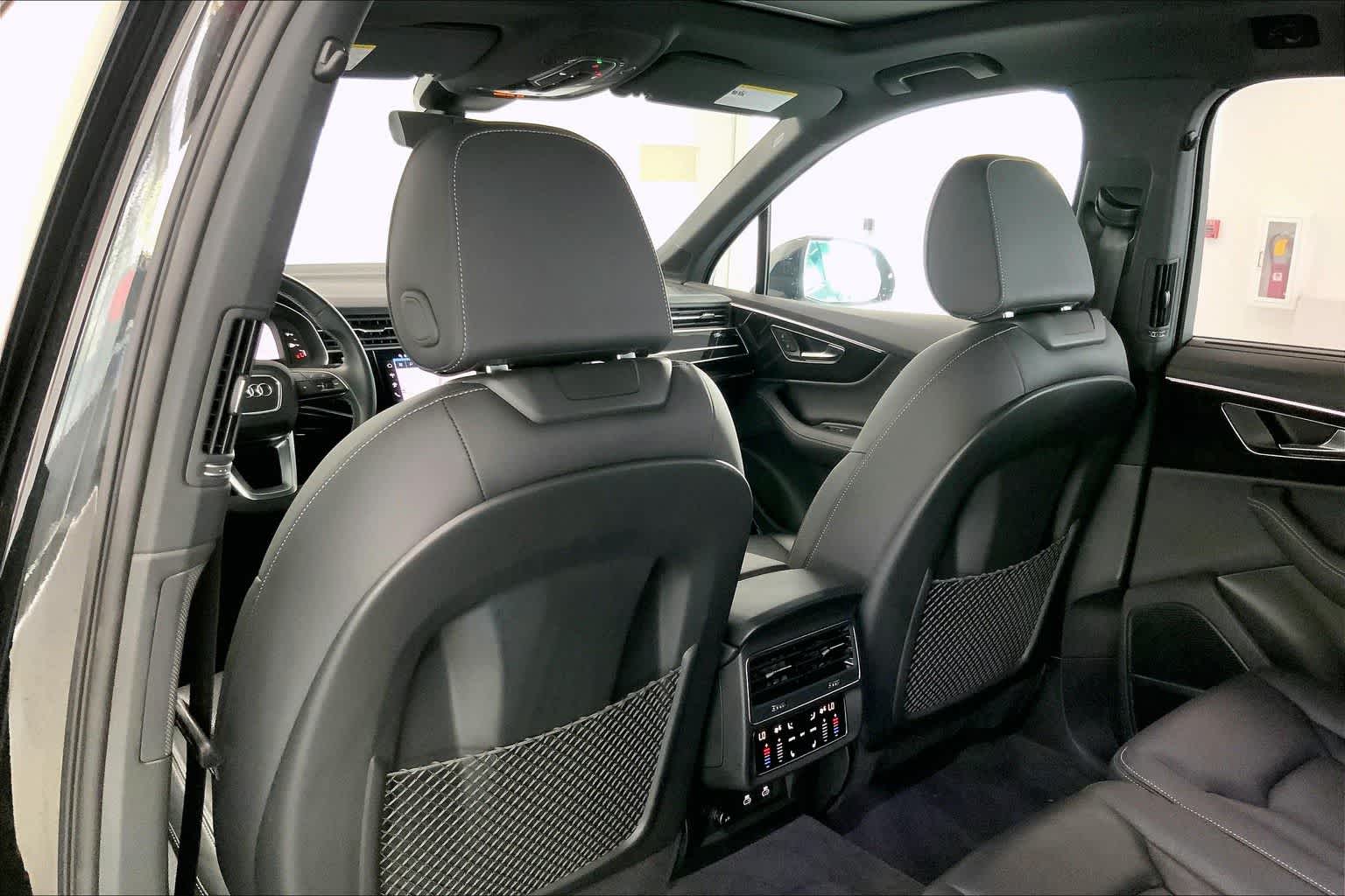 Thumbnail: 2025 Audi Q7 - 12