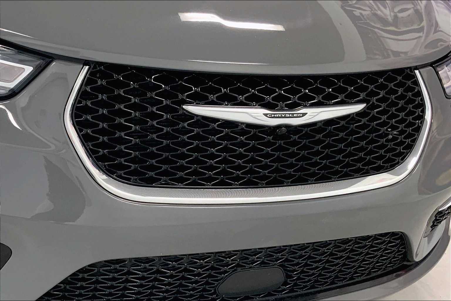 2023 Chrysler Pacifica Limited 32