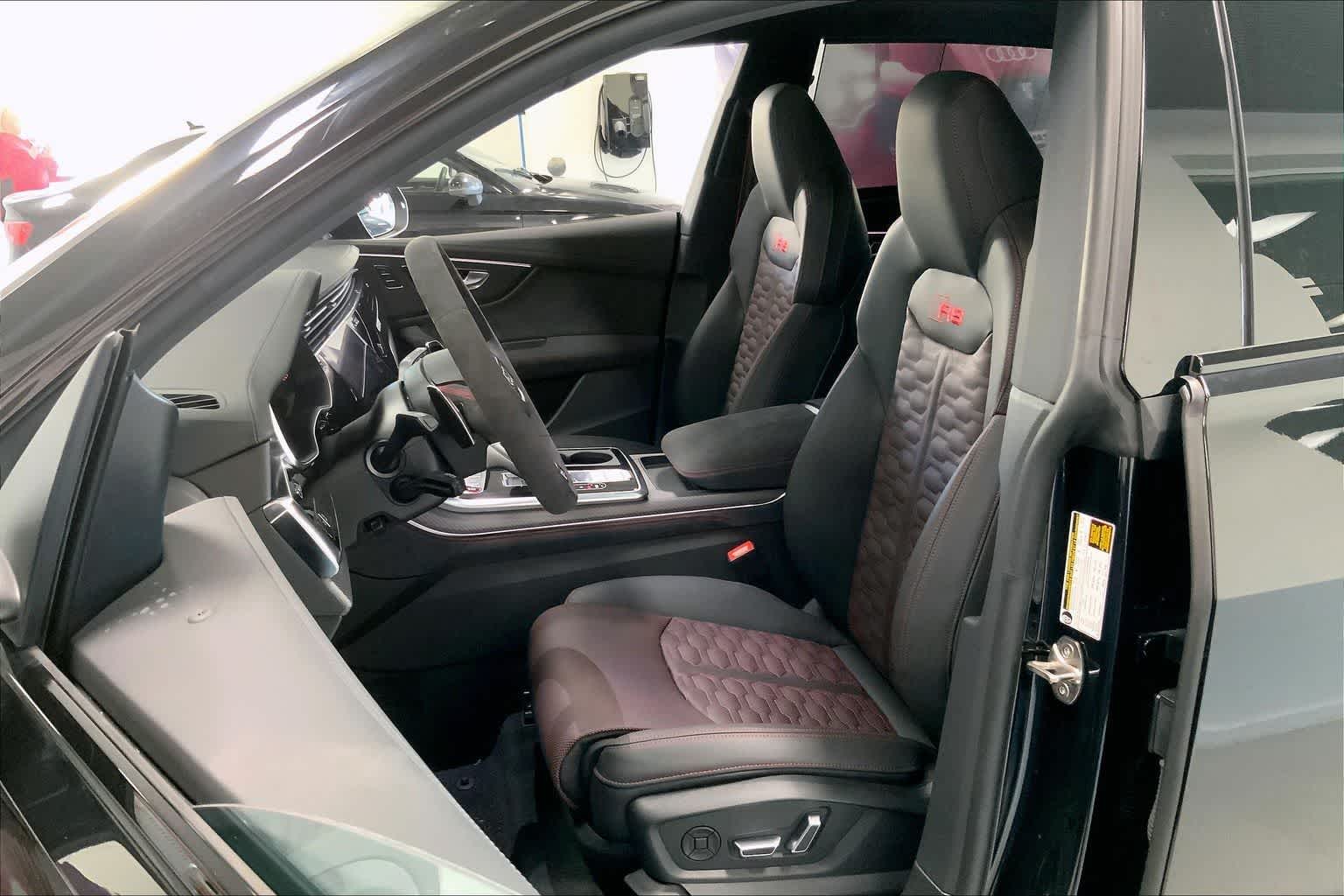 Thumbnail: 2026 Audi RS Q8 - 11