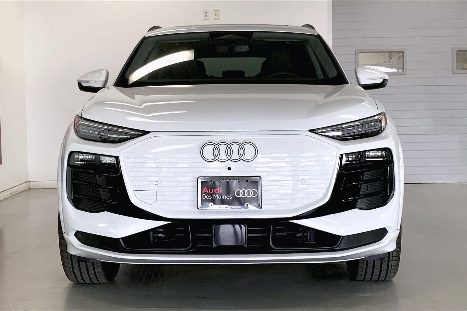 Thumbnail: 2025 Audi Q6 e-tron - 6