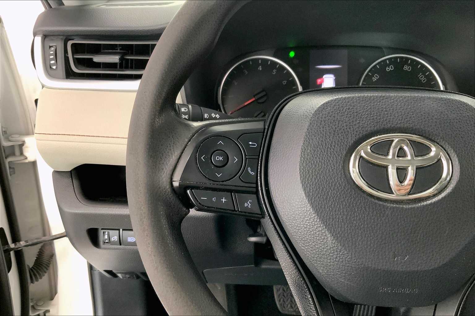 Thumbnail: 2021 Toyota RAV4 - 20