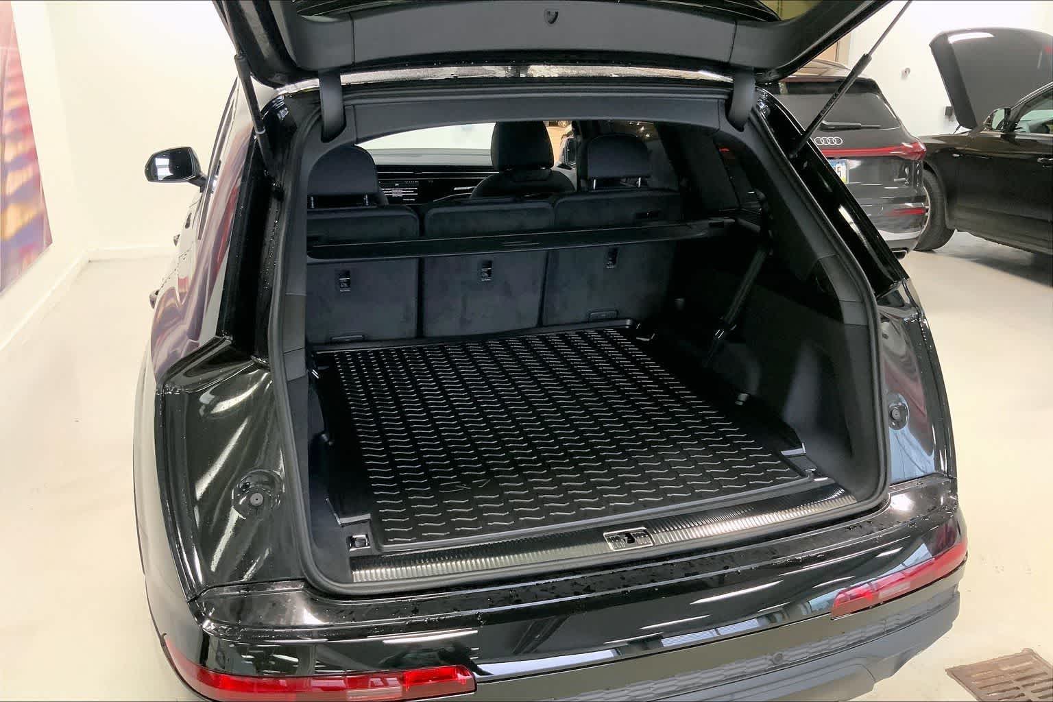 Thumbnail: 2026 Audi Q7 - 18