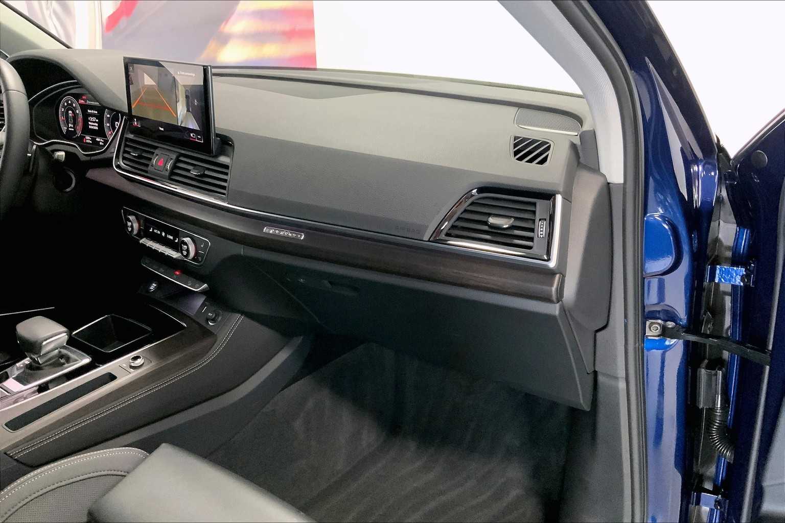 Thumbnail: 2025 Audi Q5 - 21