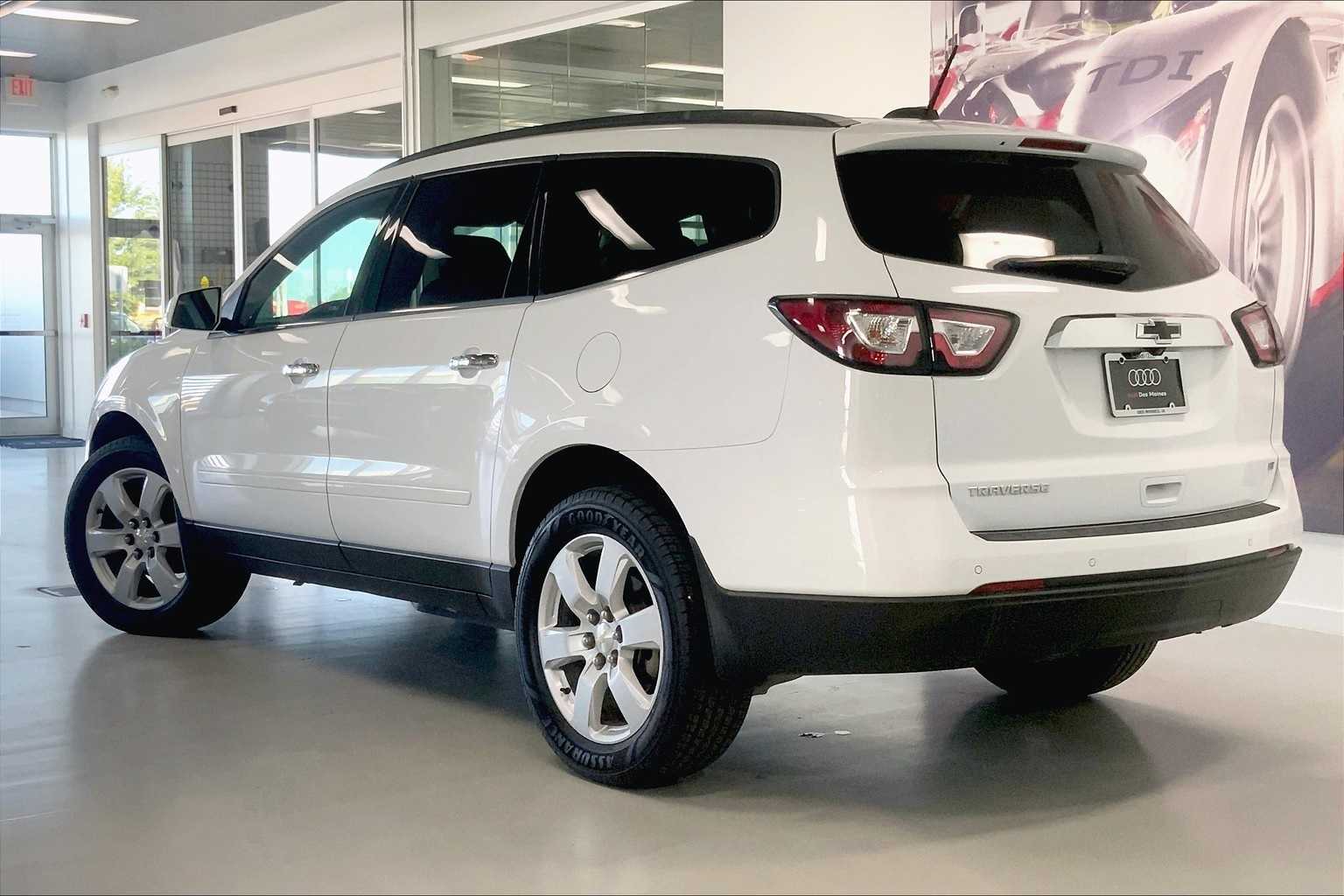 Thumbnail: 2017 Chevrolet Traverse - 4