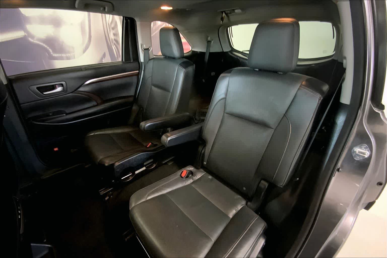 Thumbnail: 2015 Toyota Highlander - 27