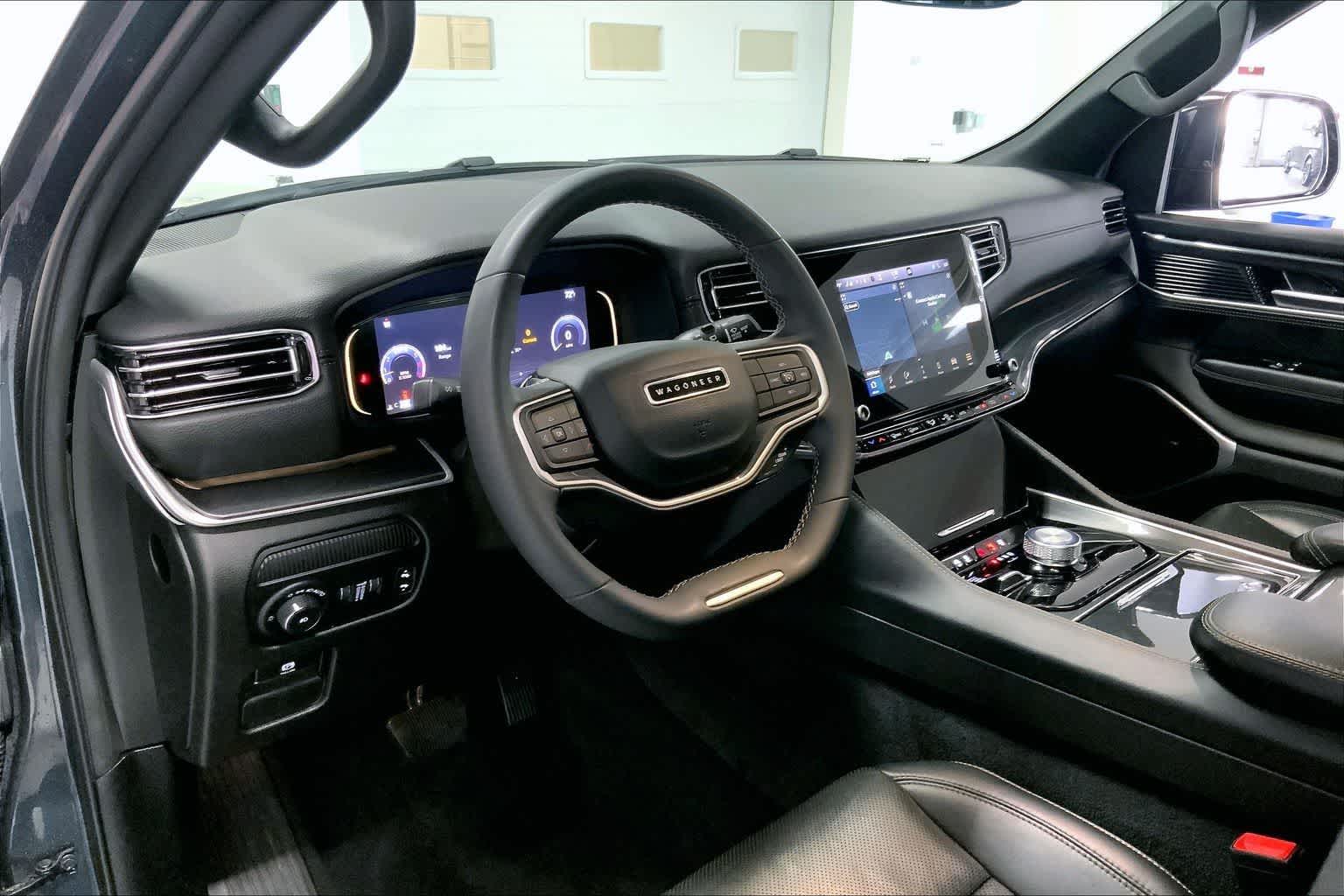 Thumbnail: 2022 Jeep Wagoneer - 2