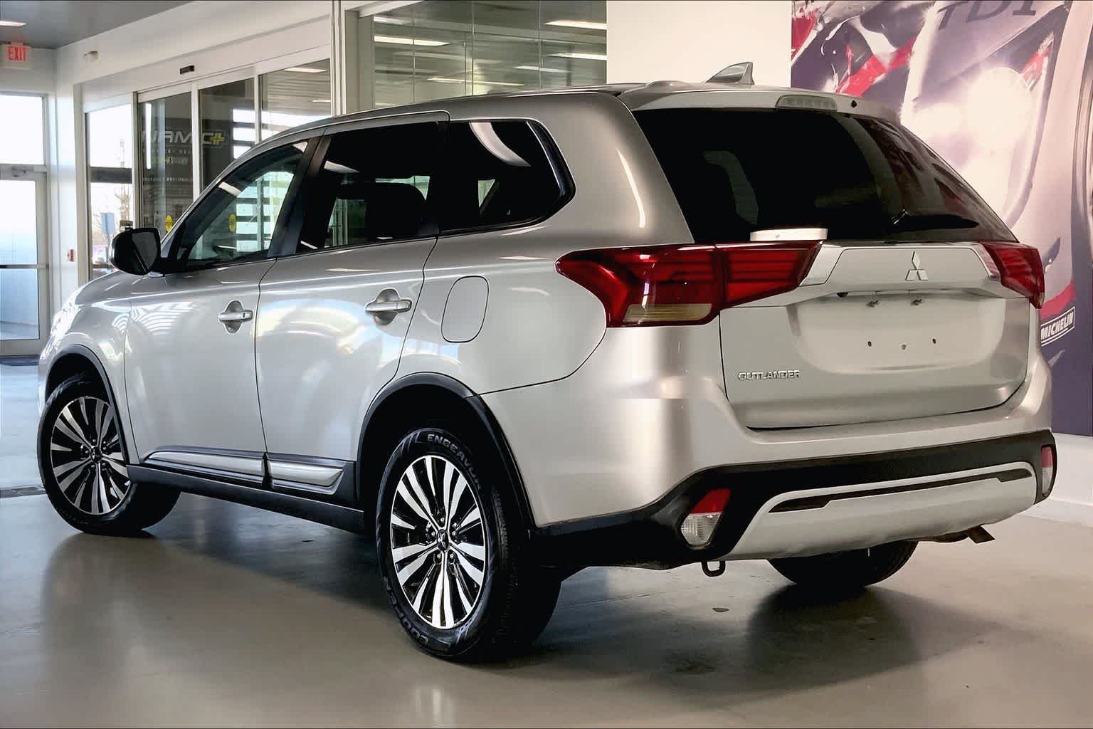 Thumbnail: 2020 Mitsubishi Outlander - 4