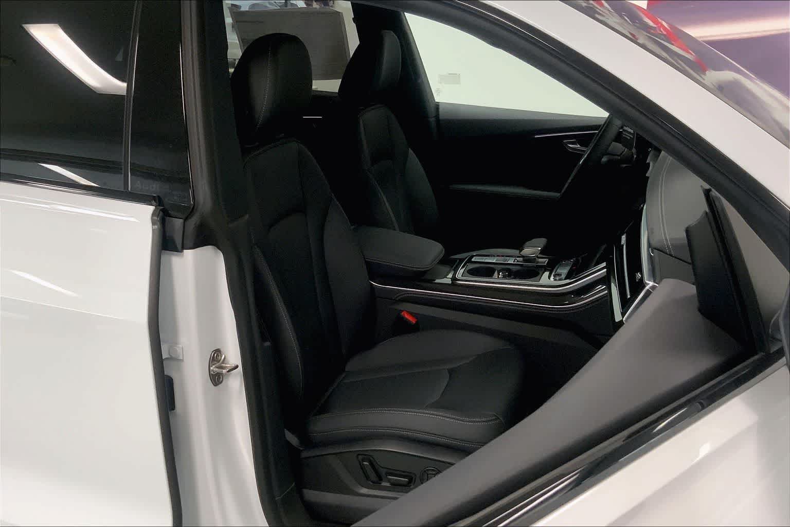 Thumbnail: 2026 Audi Q8 - 14