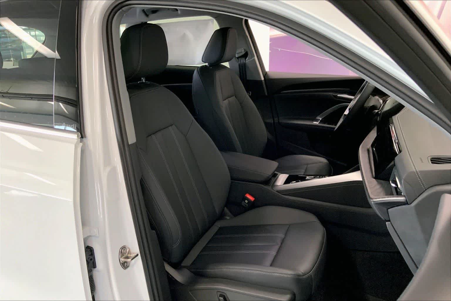 Thumbnail: 2025 Audi Q5 - 13