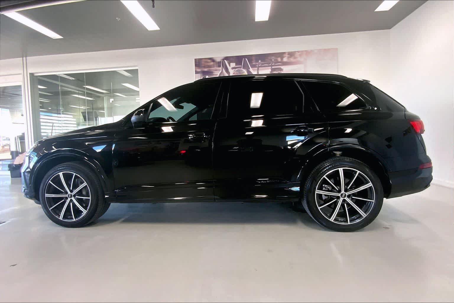 Thumbnail: 2023 Audi Q7 - 3