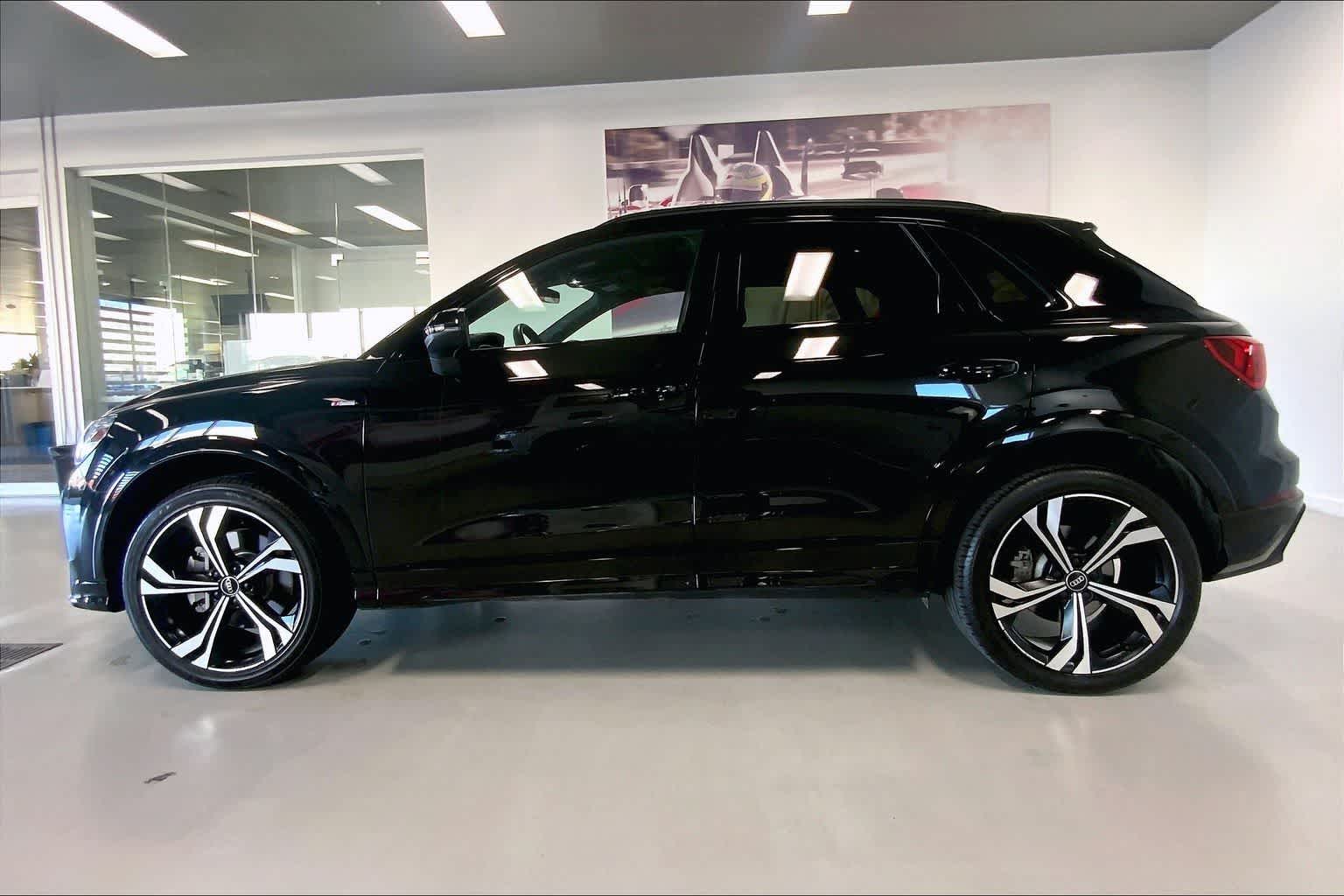 Thumbnail: 2023 Audi Q3 - 3