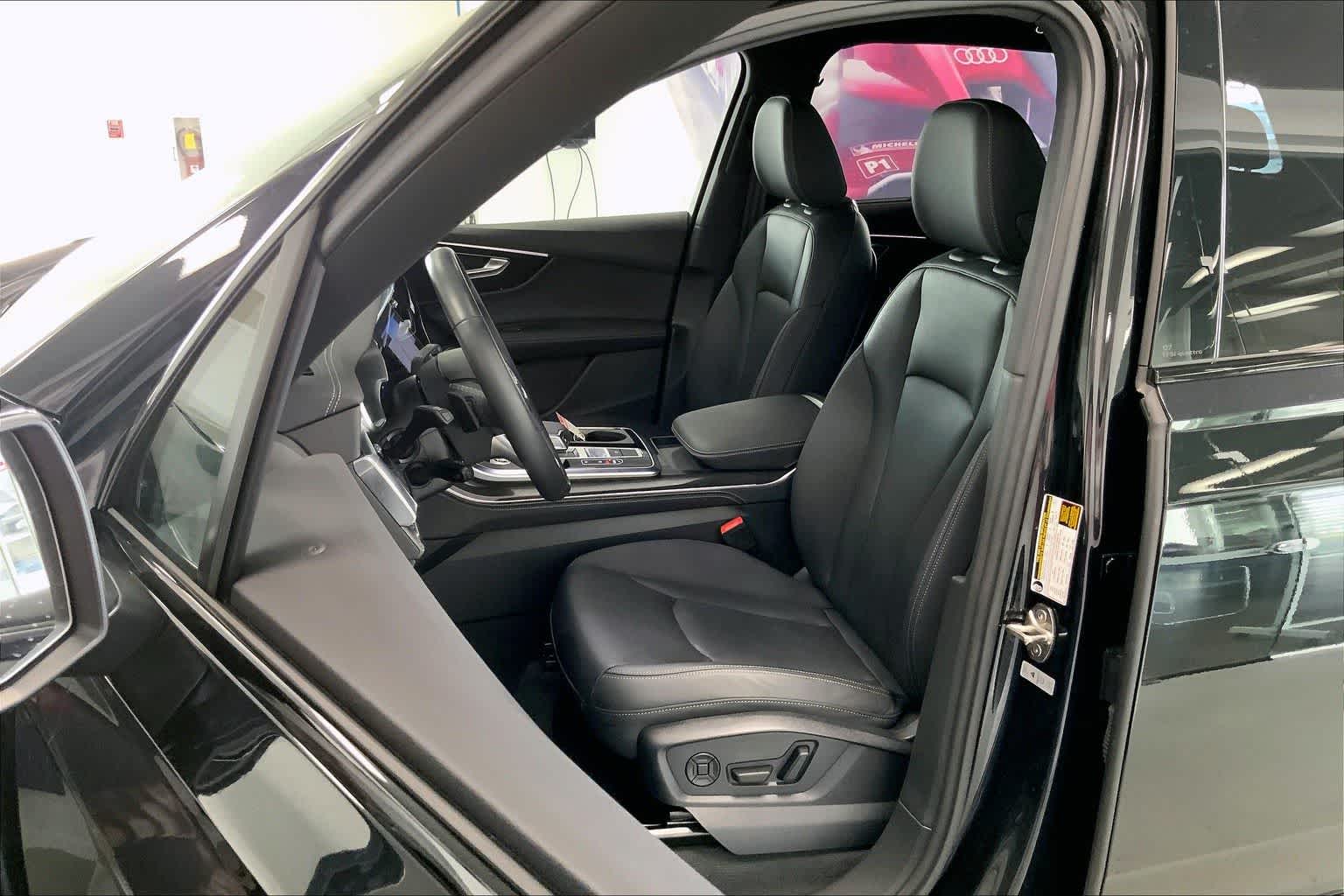 Thumbnail: 2025 Audi Q7 - 11