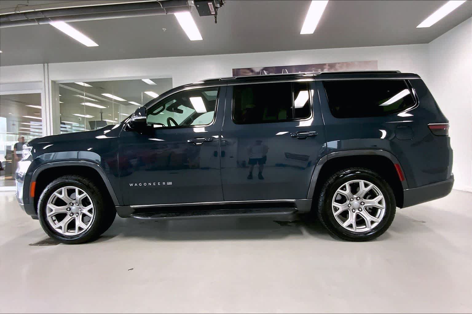 Thumbnail: 2022 Jeep Wagoneer - 3