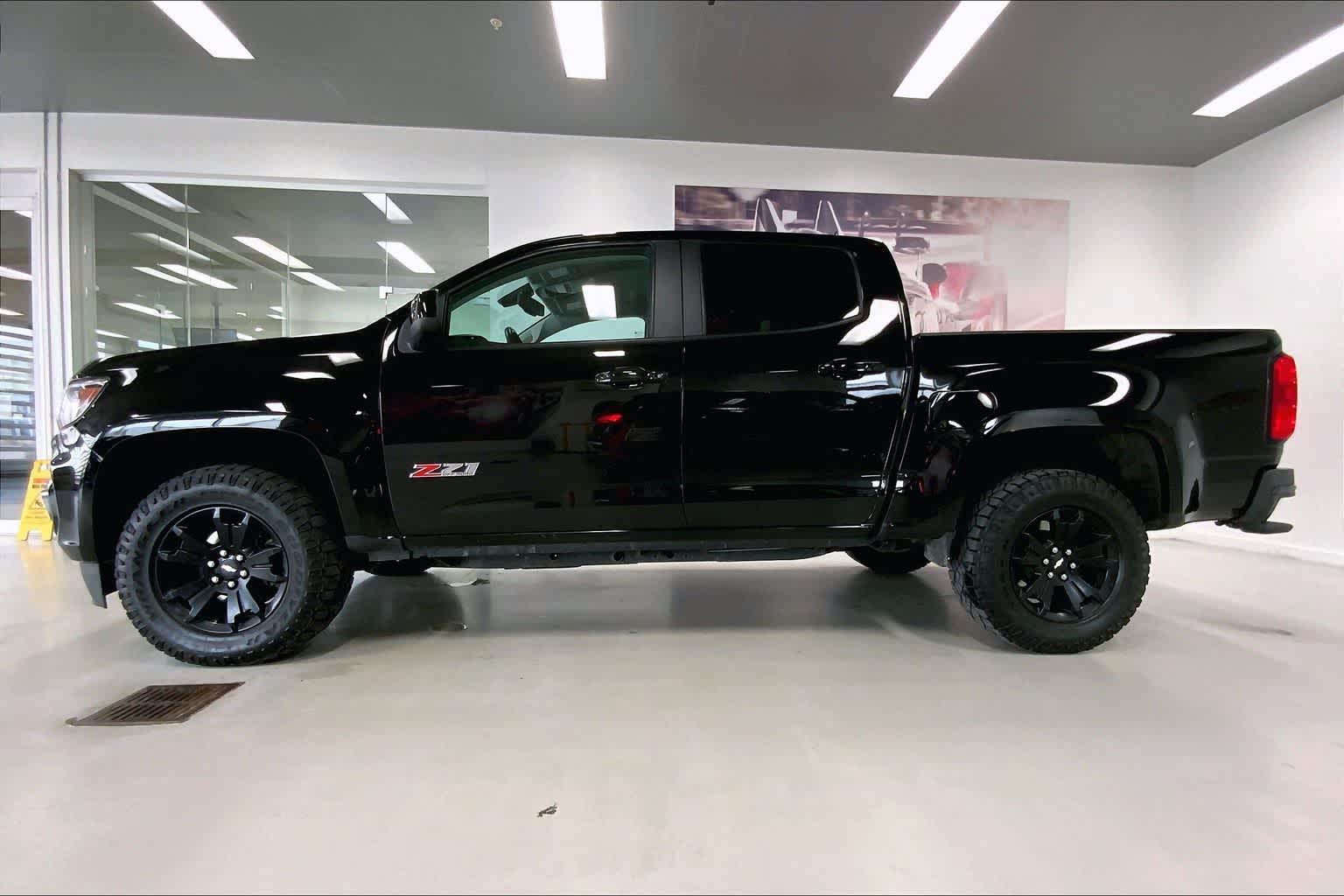 Thumbnail: 2022 Chevrolet Colorado - 3