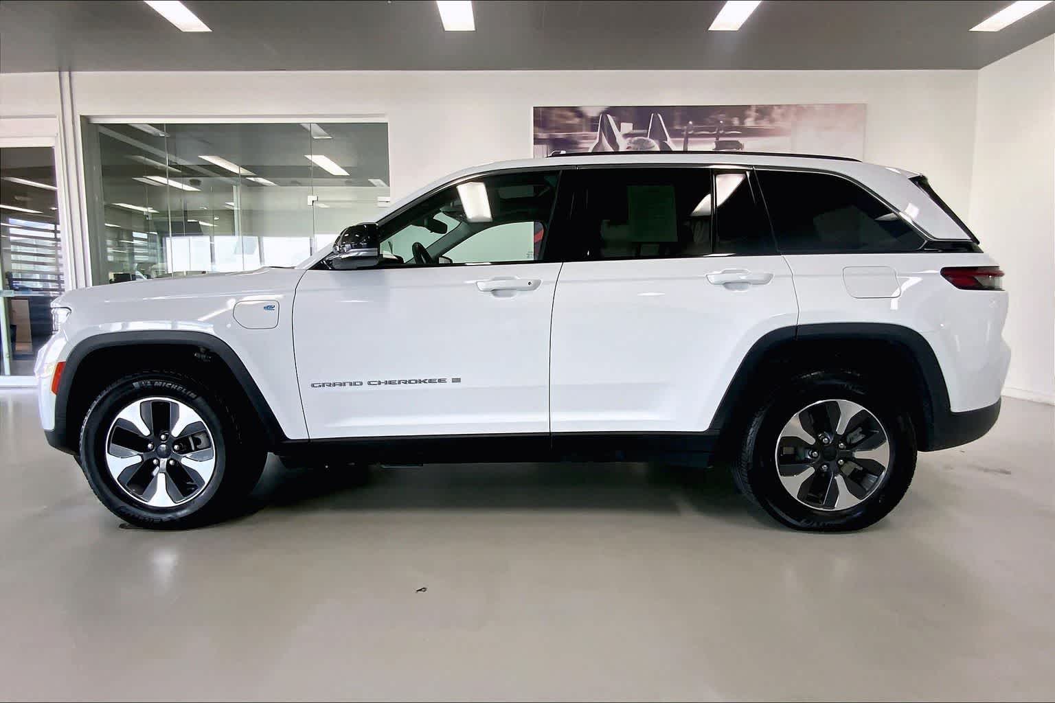 Thumbnail: 2022 Jeep Grand Cherokee - 3