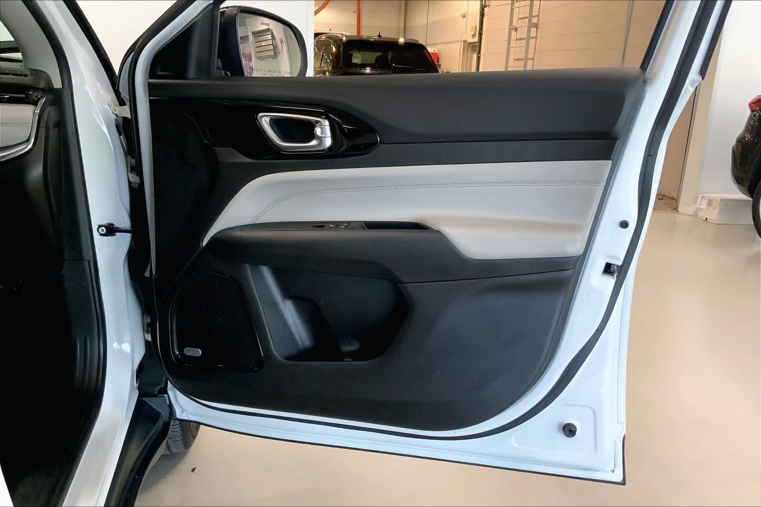 Thumbnail: 2022 Jeep Compass - 25