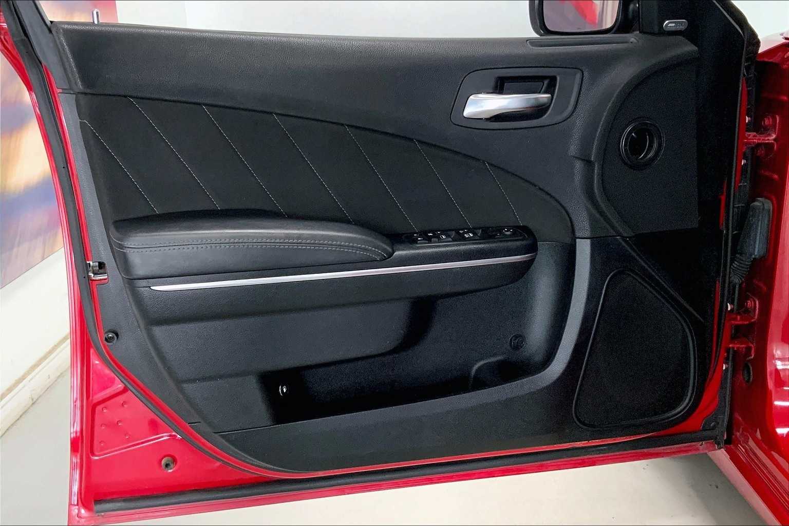 2016 Dodge Charger R/T 25
