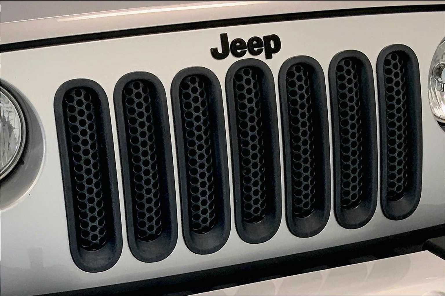 Thumbnail: 2012 Jeep Wrangler - 28