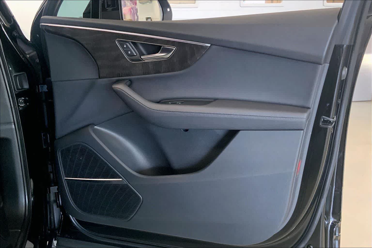 Thumbnail: 2023 Audi Q7 - 25