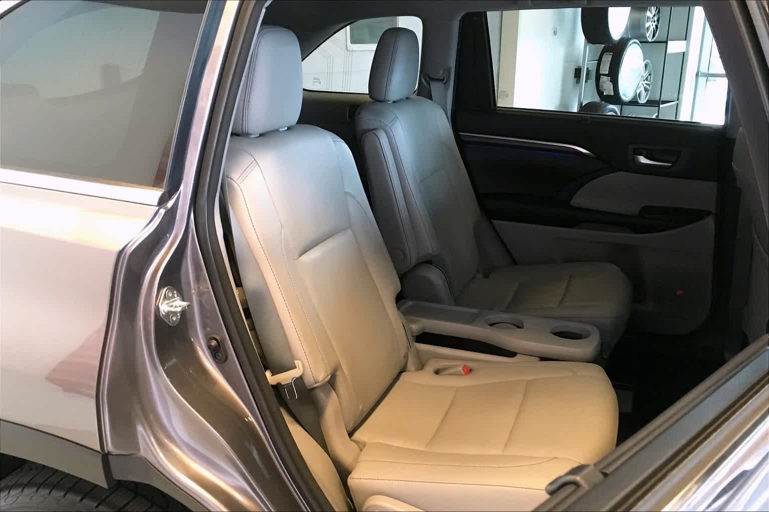 Thumbnail: 2016 Toyota Highlander - 14