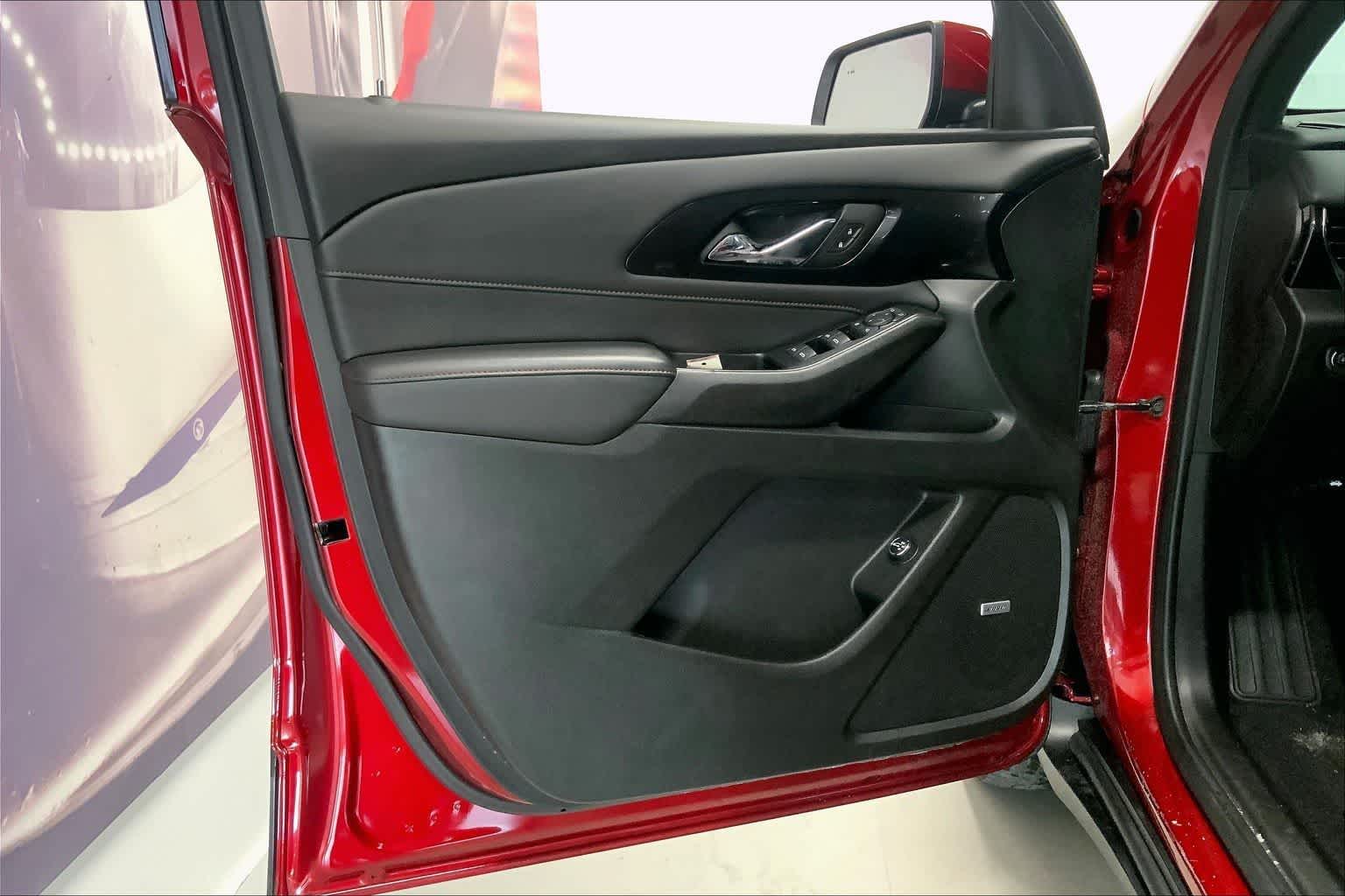 Thumbnail: 2023 Chevrolet Traverse - 25