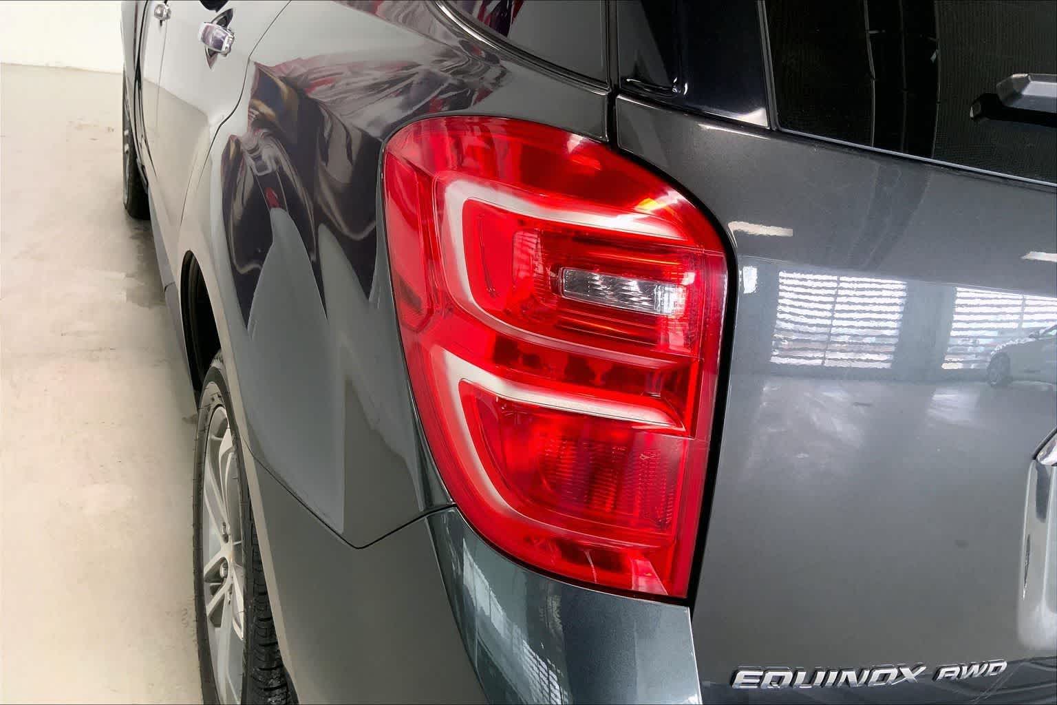 Thumbnail: 2017 Chevrolet Equinox - 30