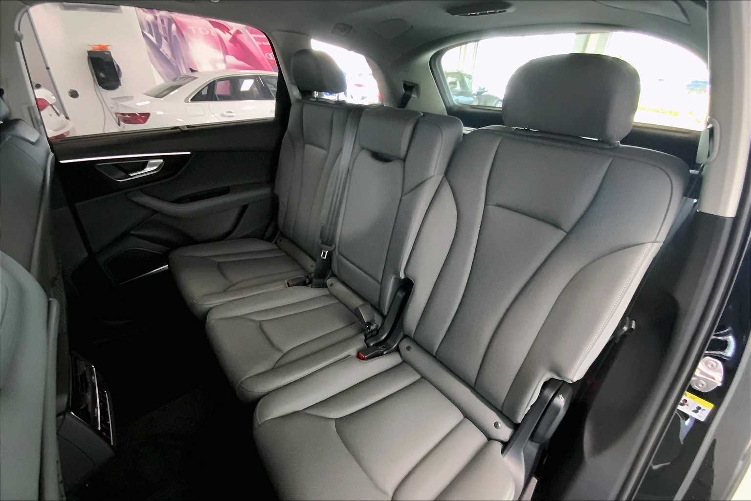 Thumbnail: 2025 Audi Q7 - 11