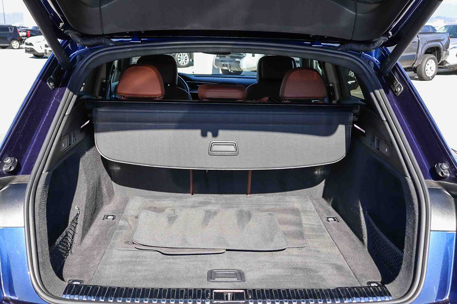 Thumbnail: 2022 Audi e-tron - 37