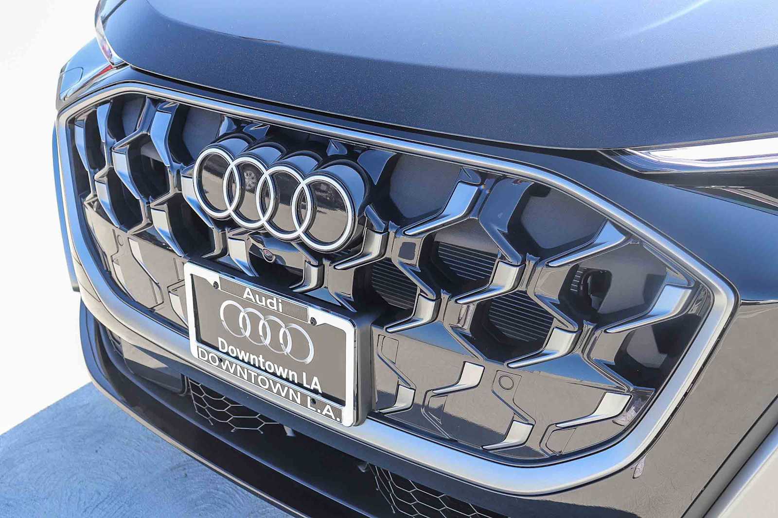 Thumbnail: 2025 Audi Q5 - 10