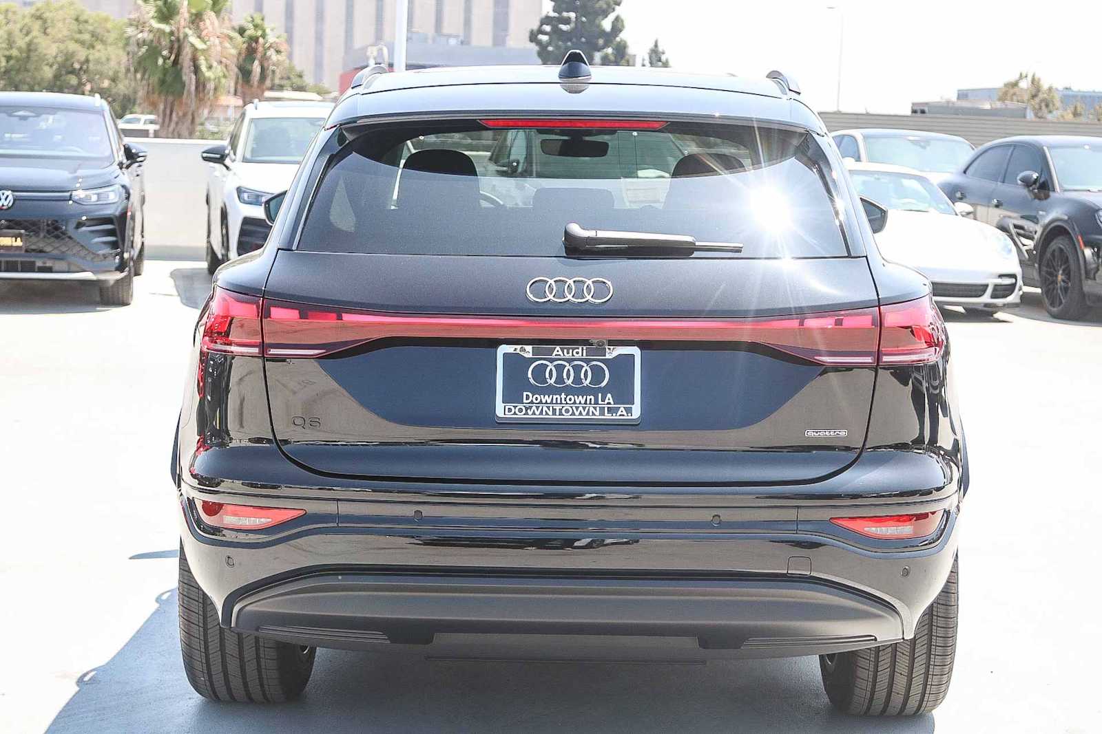 Thumbnail: 2025 Audi Q6 e-tron - 7