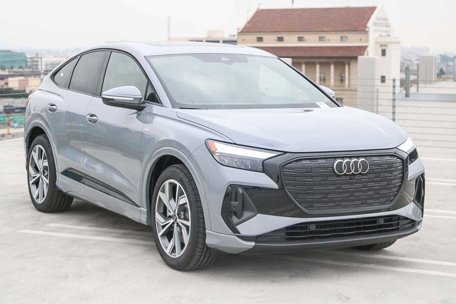 Thumbnail: 2025 Audi Q4 e-tron - 3
