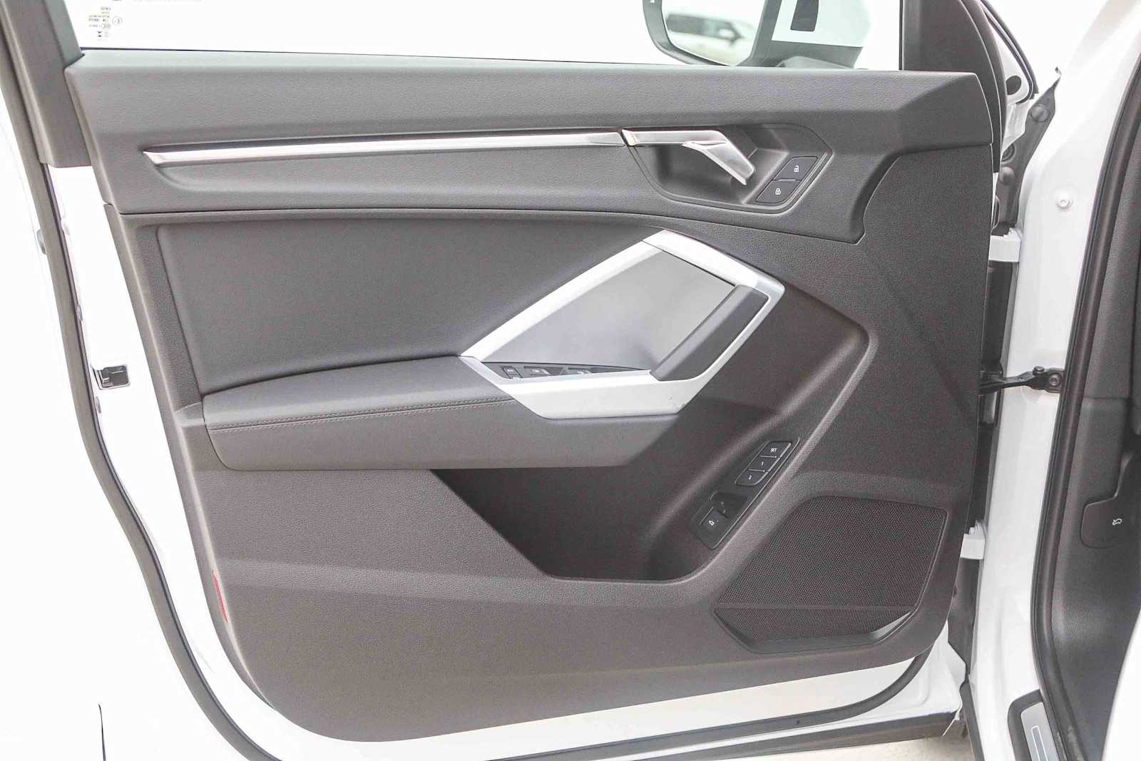 Thumbnail: 2025 Audi Q3 - 32