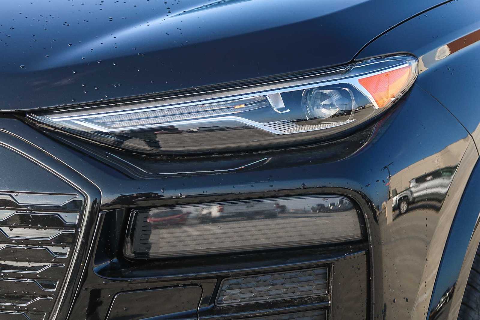 Thumbnail: 2025 Audi Q6 e-tron - 4