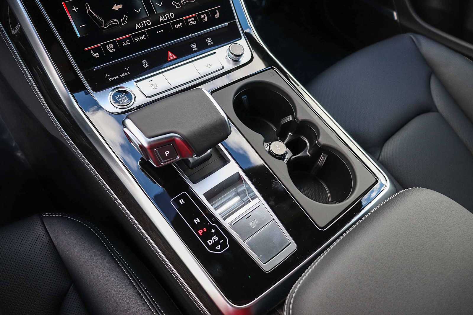 Thumbnail: 2026 Audi Q8 - 26